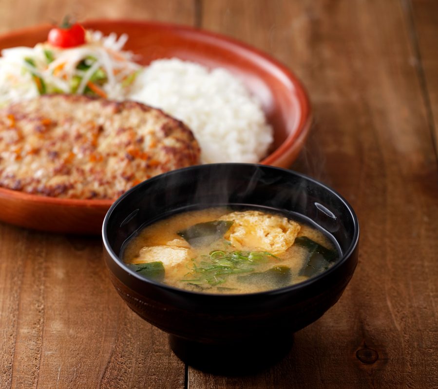 名脇役にも工夫あり。びっくりドンキーの「みそ汁」